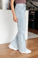 Load image into Gallery viewer, Judy Blue Brooke High Rise Control Top Vintage Wash Straight Jeans
