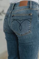 Load image into Gallery viewer, Judy Blue Colette Mid Rise Boyfriend Classic Cuffed
