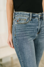 Load image into Gallery viewer, Judy Blue Deborah Mid Rise Capri
