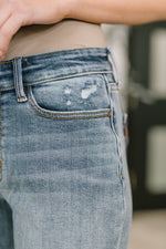 Load image into Gallery viewer, Judy Blue Elaine Mid Rise Boyfriend with Distress &amp; Cuff
