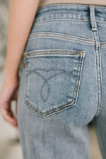 Load image into Gallery viewer, Judy Blue Elaine Mid Rise Boyfriend with Distress &amp; Cuff
