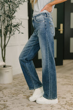 Load image into Gallery viewer, Judy Blue Holly Mid Rise Straight
