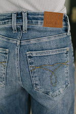 Load image into Gallery viewer, Judy Blue Holly Mid Rise Straight
