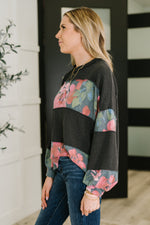 Load image into Gallery viewer, In the Spotlight Contrast Pullover
