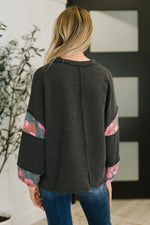 Load image into Gallery viewer, In the Spotlight Contrast Pullover
