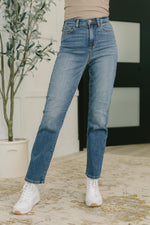 Load image into Gallery viewer, Judy Blue Izzie High Waist Straight Fit
