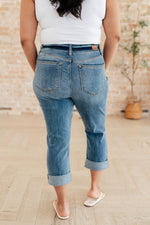 Load image into Gallery viewer, Judy Blue Laura Mid Rise Cuffed Skinny Capri Jeans
