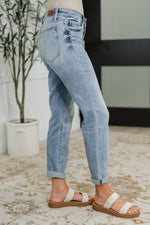 Load image into Gallery viewer, Judy Blue Mallory Mid Rise Bleach Wash Boyfriend Jeans

