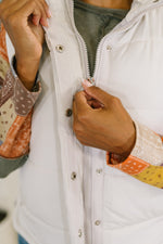 Load image into Gallery viewer, That&#39;s What I&#39;m Talkin&#39; About Puffer Vest in Sand Beige
